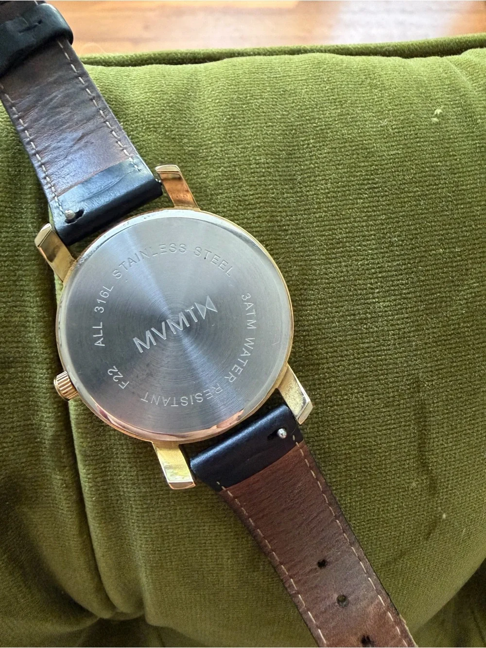 MVMT sleek women